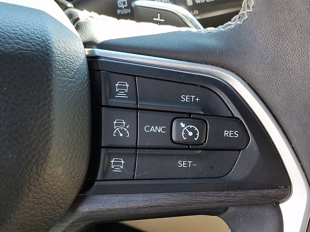 Used 2023 Jeep Grand Cherokee Limited w/ Trailer Tow Prep Group (B) AWD/4WD image 22