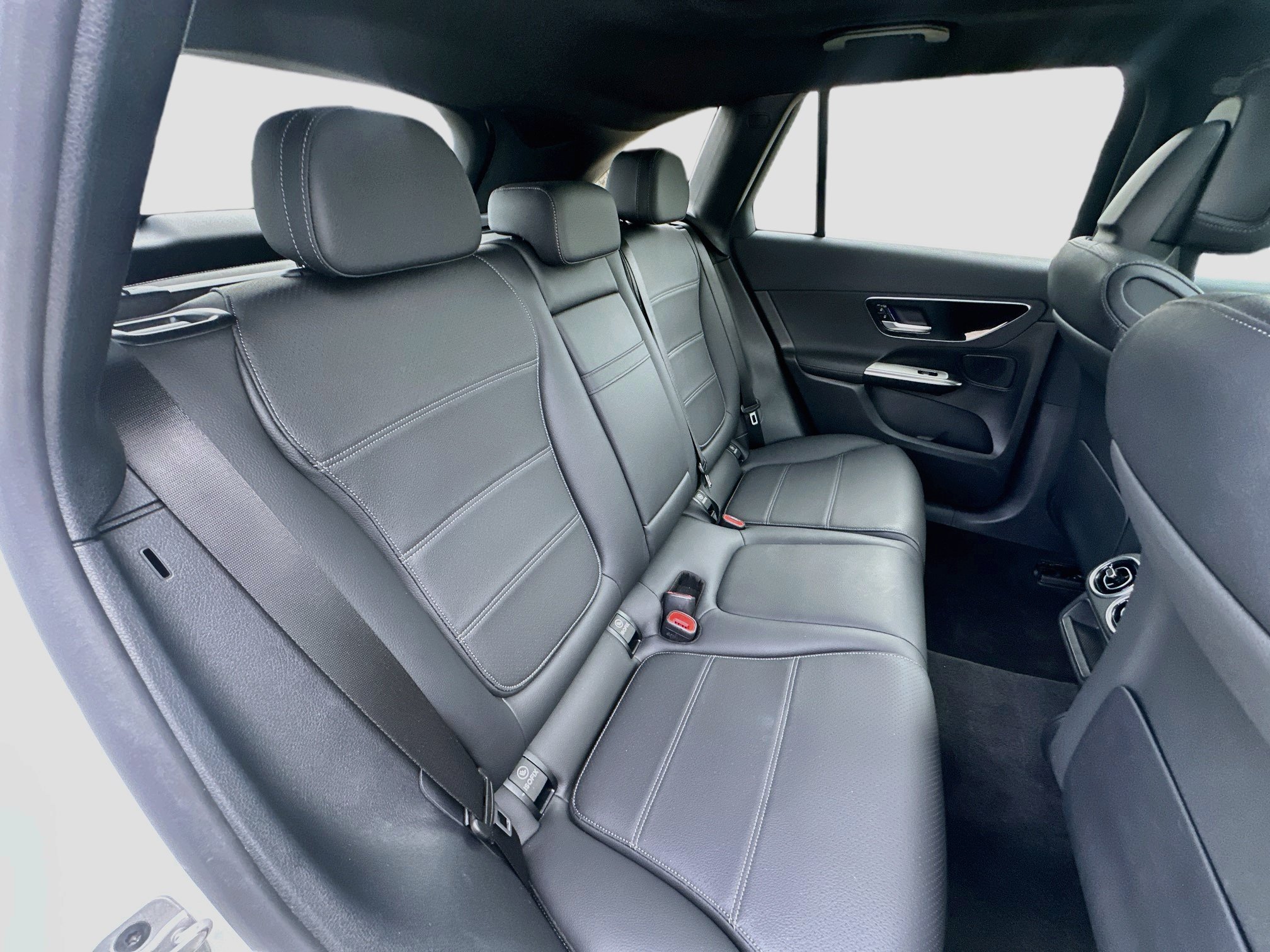 Used 2025 Mercedes-Benz GLC 300 4MATIC image 29