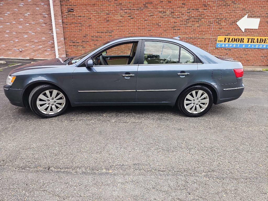 Used 2010 Hyundai Sonata Limited w/ Navigation Pkg 6 FWD image 3
