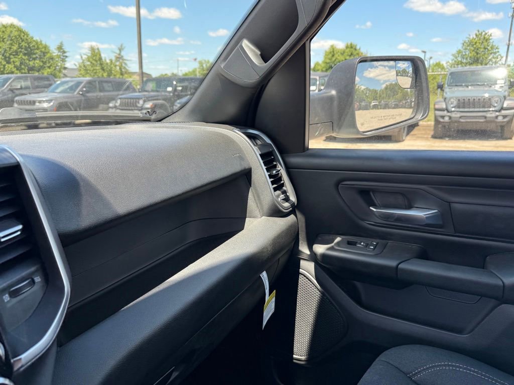 New 2026 RAM 1500 Express AWD/4WD image 23