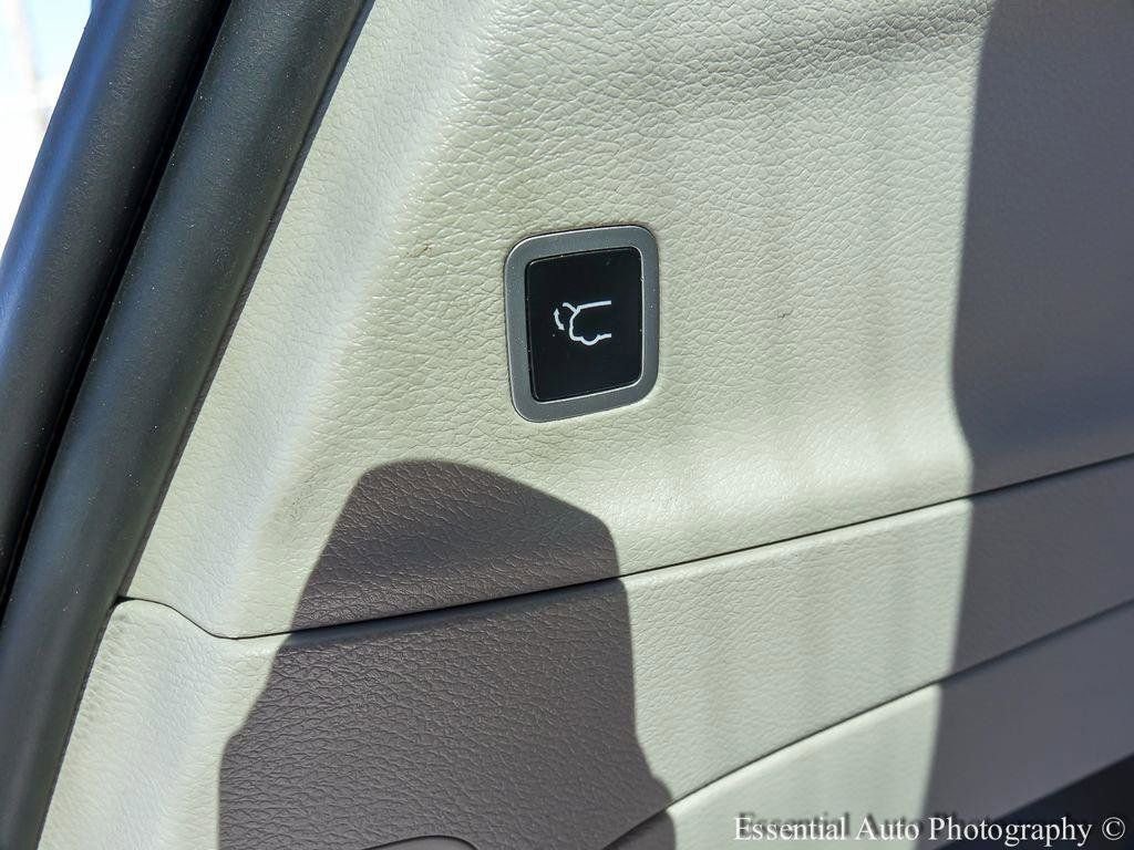 Used 2024 Chrysler Pacifica Touring-L image 24