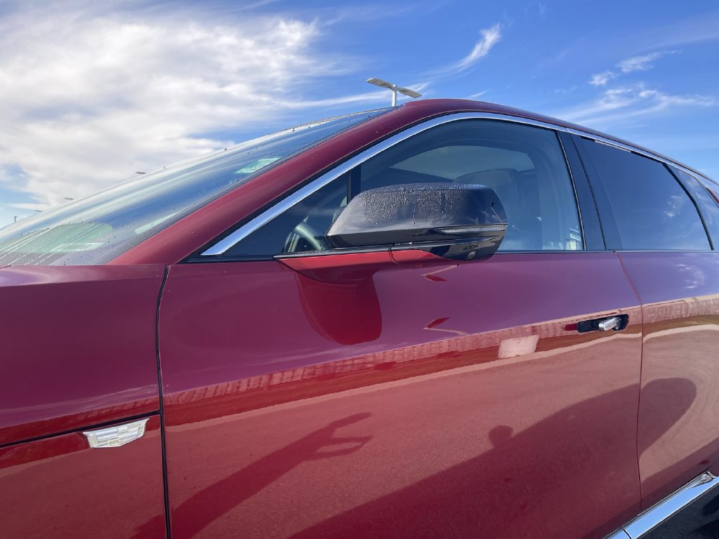 Used 2024 Cadillac Lyriq Luxury AWD/4WD image 3