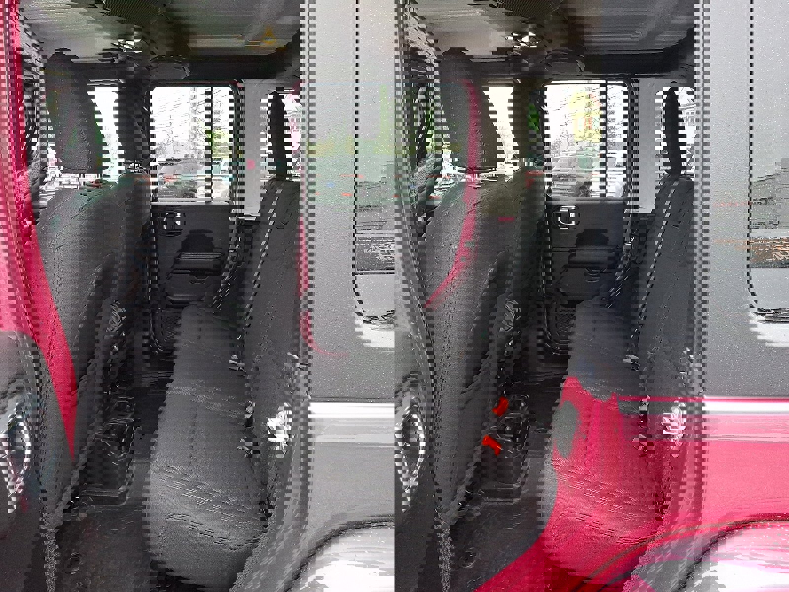 Used 2022 Jeep Wrangler Unlimited Sahara w/ Cold Weather Group image 10