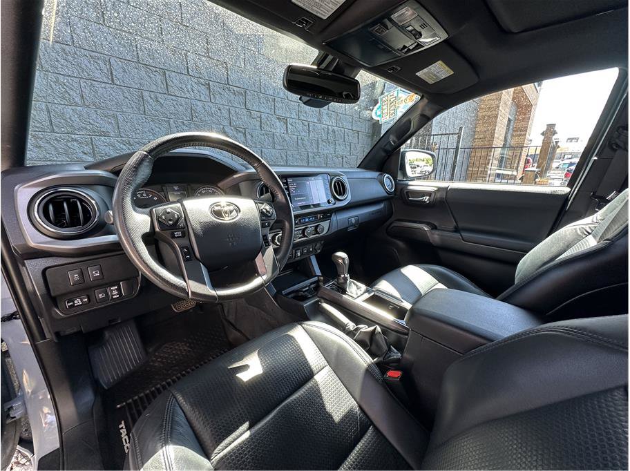 Used 2020 Toyota Tacoma TRD Sport w/ TRD Premium Sport Package AWD/4WD image 14