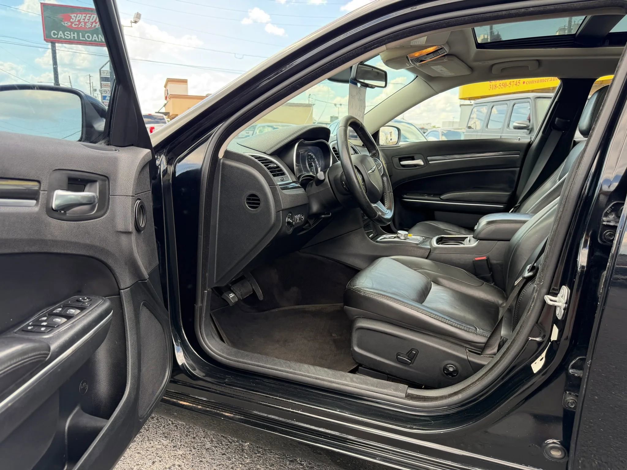 Used 2018 Chrysler 300 Touring L RWD image 4