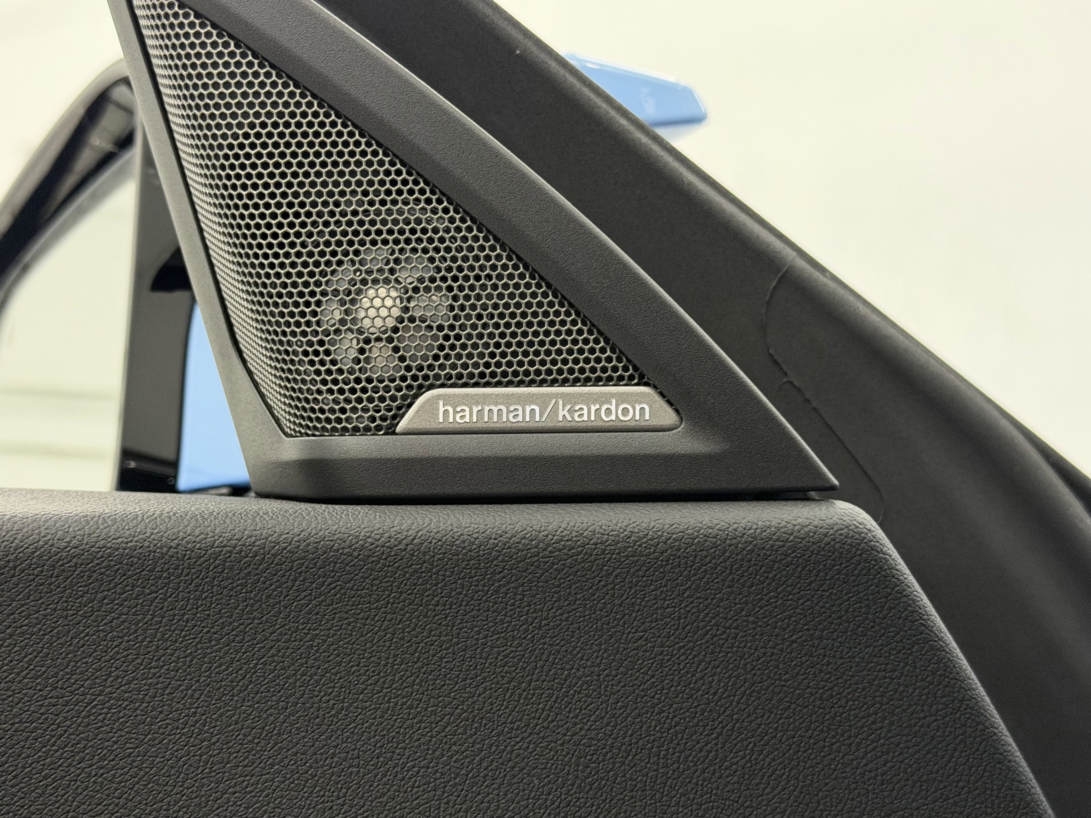 Used 2025 BMW M2 w/ Lighting Package image 27