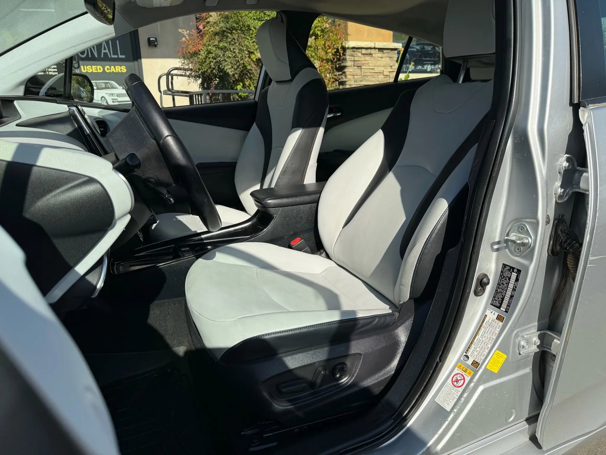 Used 2019 Toyota Prius Limited image 9