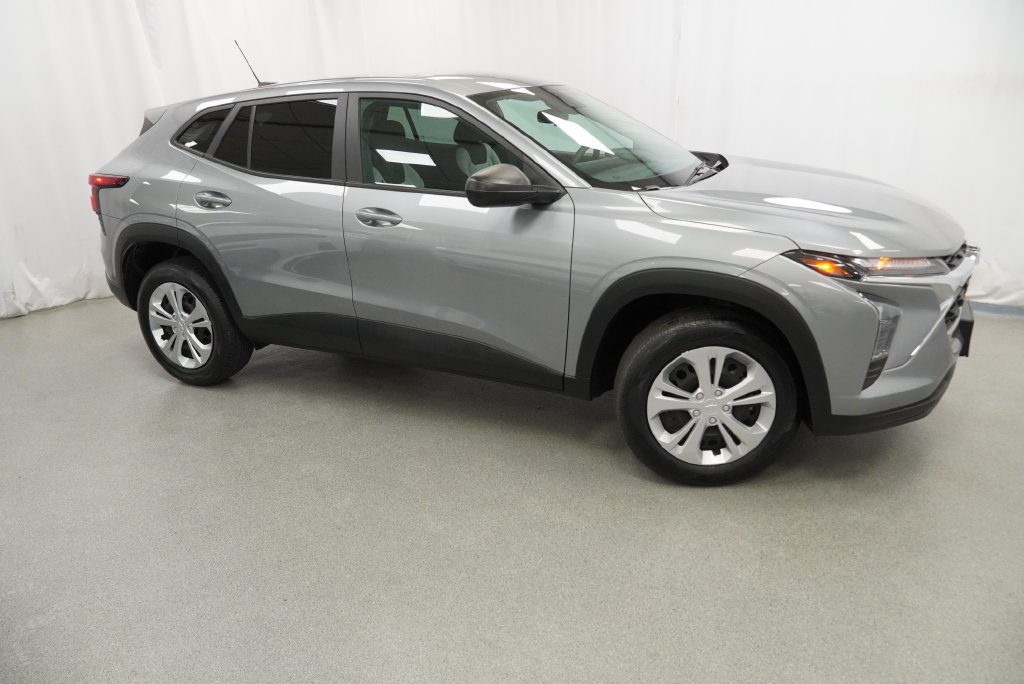 Used 2024 Chevrolet Trax LS w/ Driver Confidence Package FWD image 5
