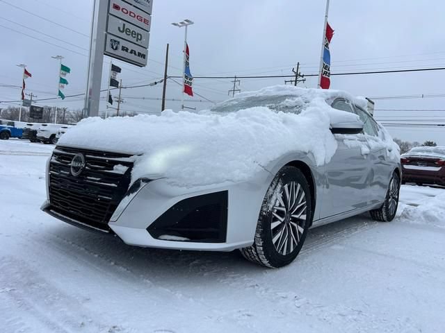 Used 2023 Nissan Altima 2.5 SV FWD image 7