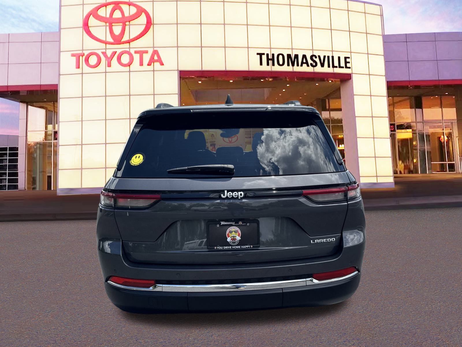 Used 2024 Jeep Grand Cherokee Laredo image 6