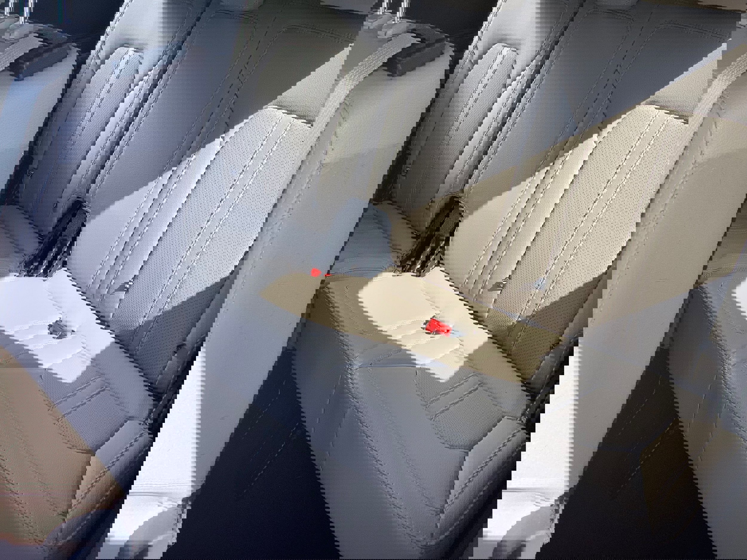 Used 2024 Ford Expedition Limited image 11