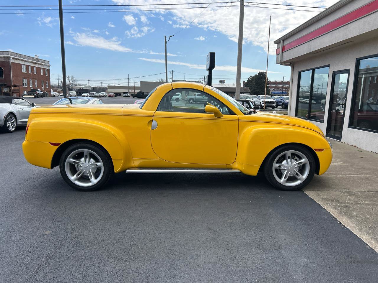 Used 2004 Chevrolet SSR w/ Preferred Equipment Group RWD image 4