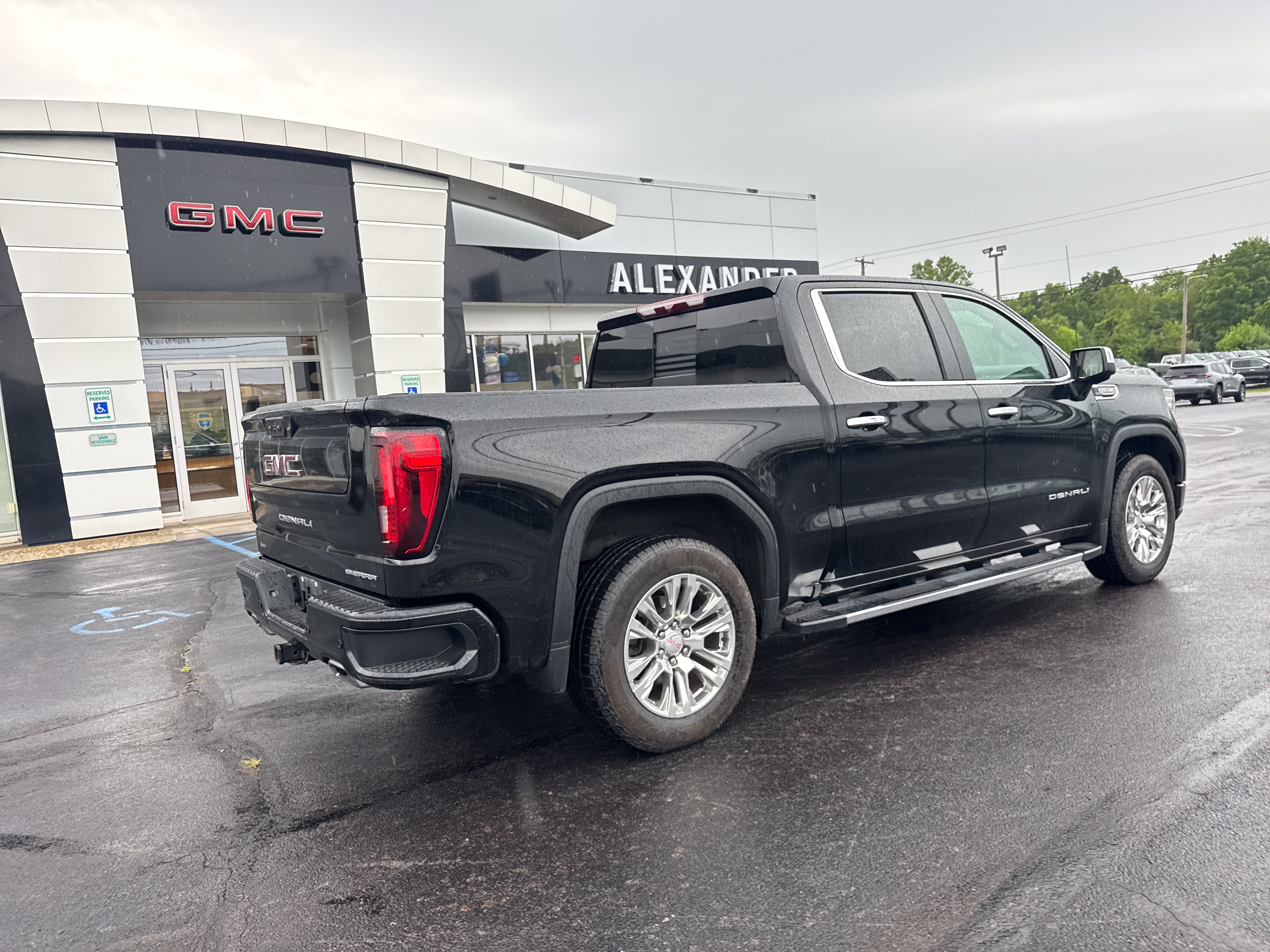 Used 2022 GMC Sierra 1500 Denali AWD/4WD image 3