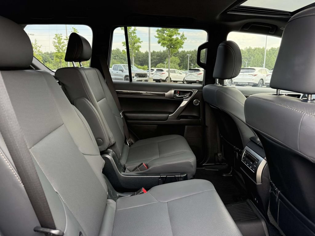Used 2023 Lexus GX 460 Premium w/ Accessory Package AWD/4WD image 16
