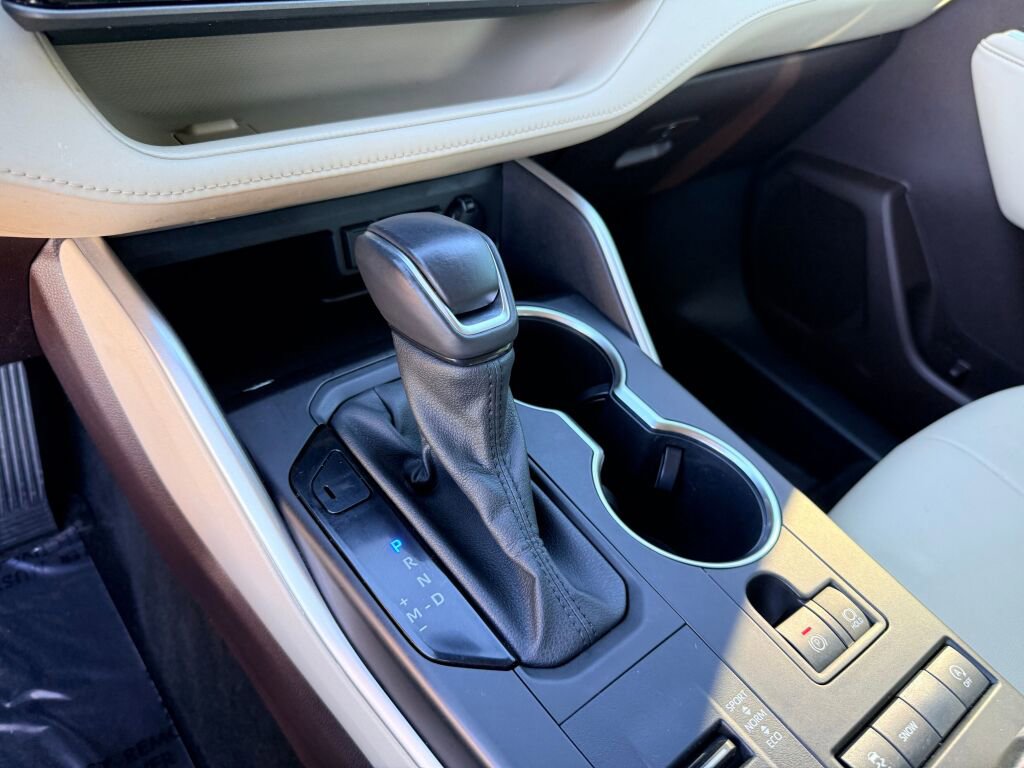 Used 2021 Toyota Highlander XLE image 25