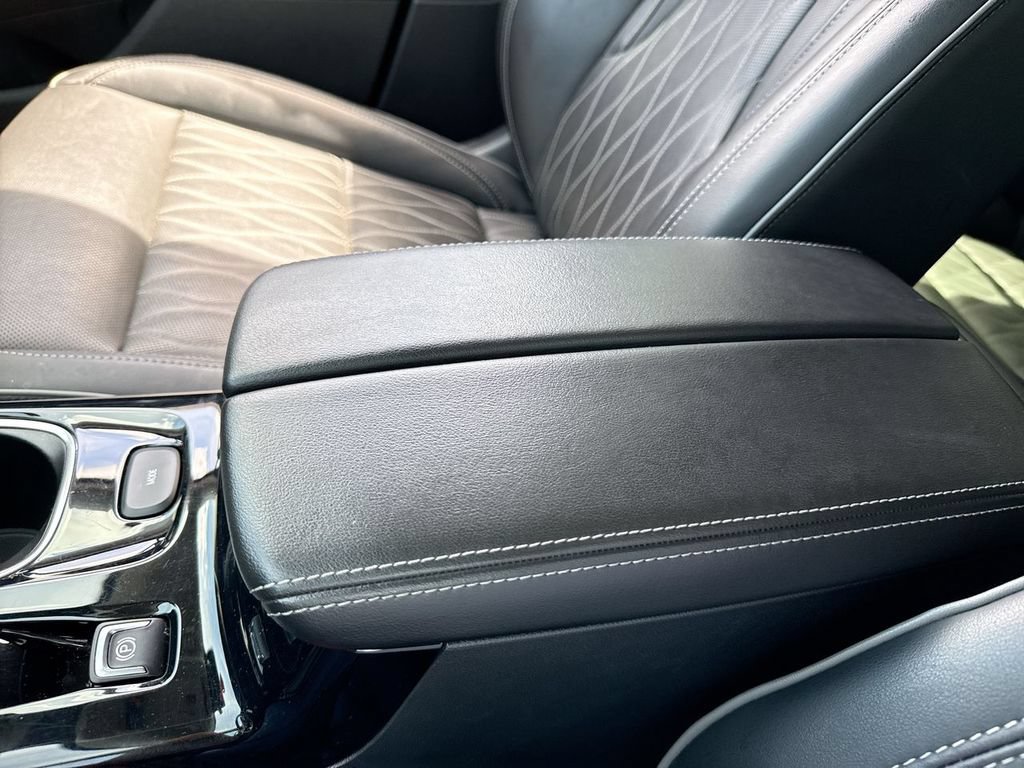 Used 2022 Buick Envision Avenir w/ Technology Package II FWD image 21