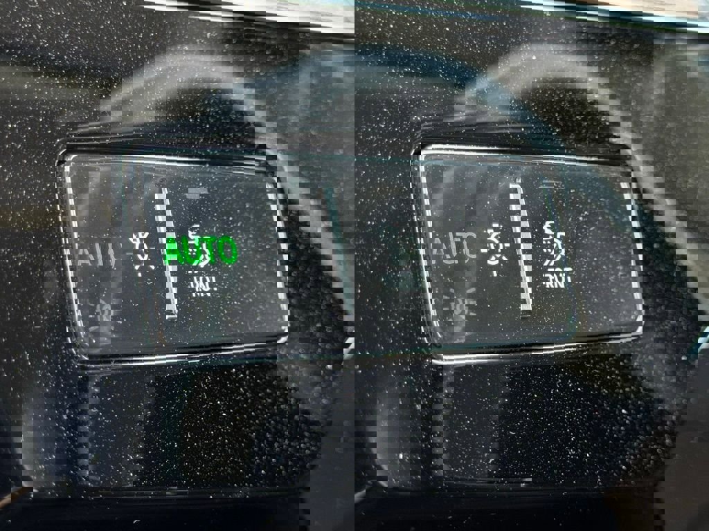 Used 2019 Audi e-tron Premium Plus image 22