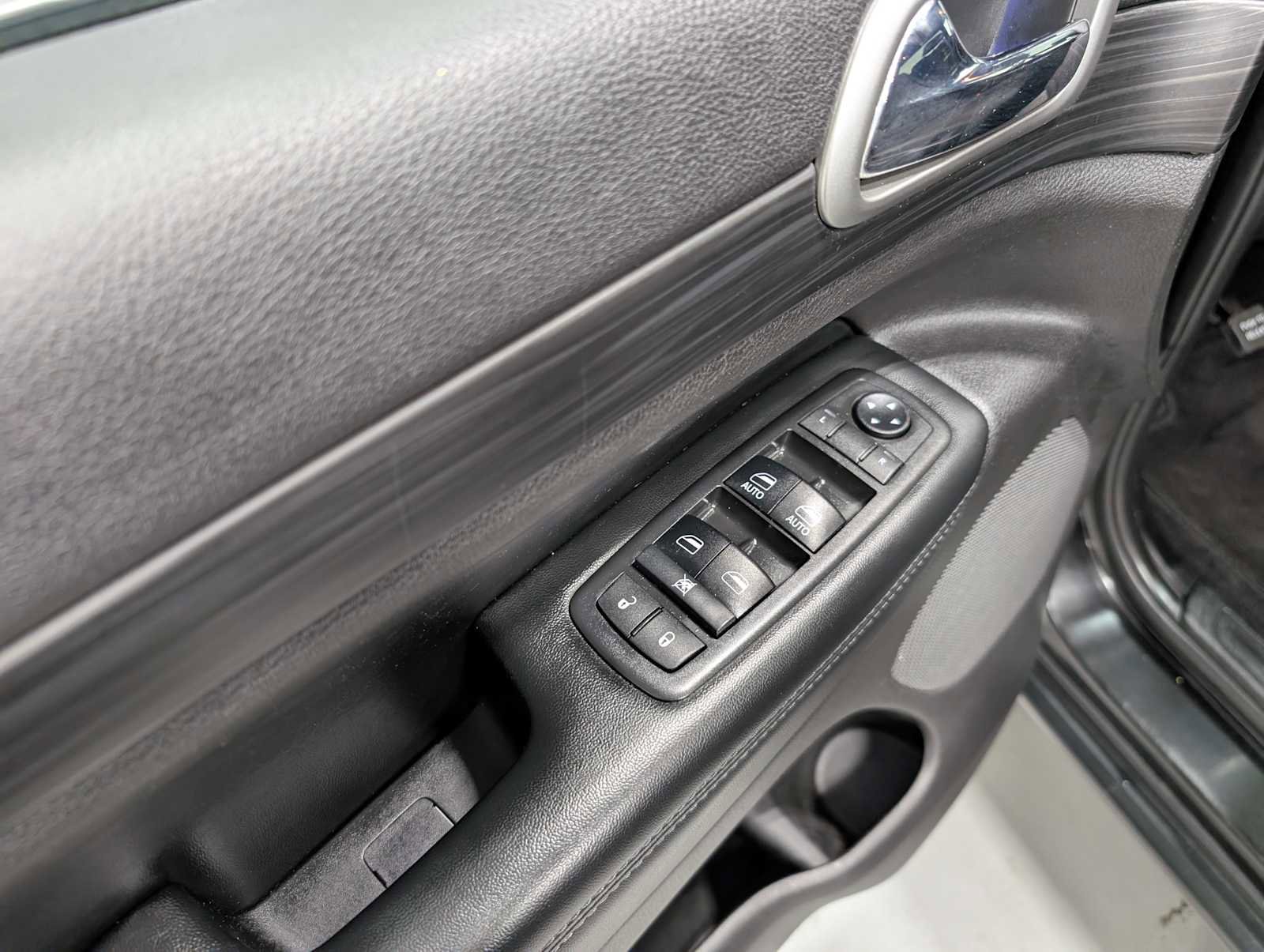 Used 2019 Jeep Grand Cherokee Laredo image 37