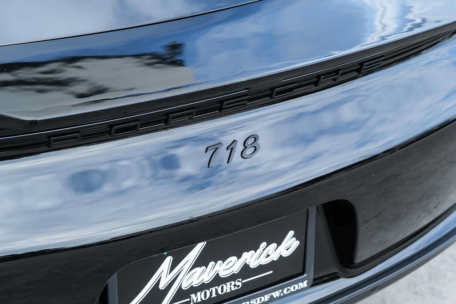 Used 2019 Porsche 718 Cayman RWD image 12