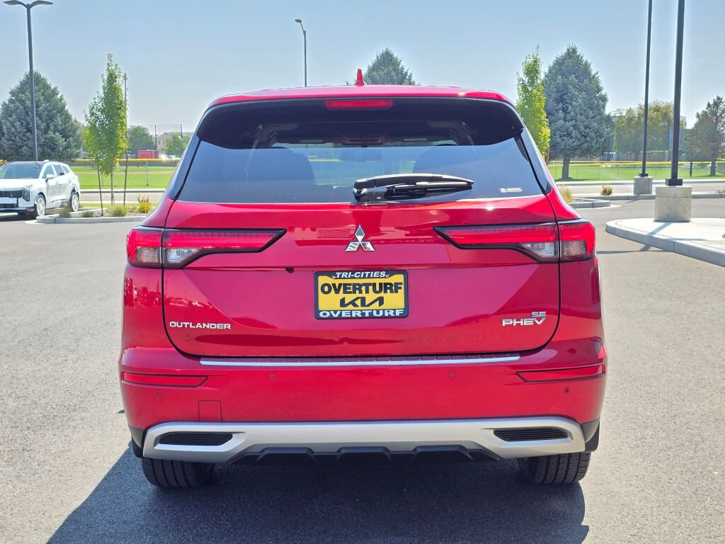 Used 2023 Mitsubishi Outlander 4WD Plug-In Hybrid image 5