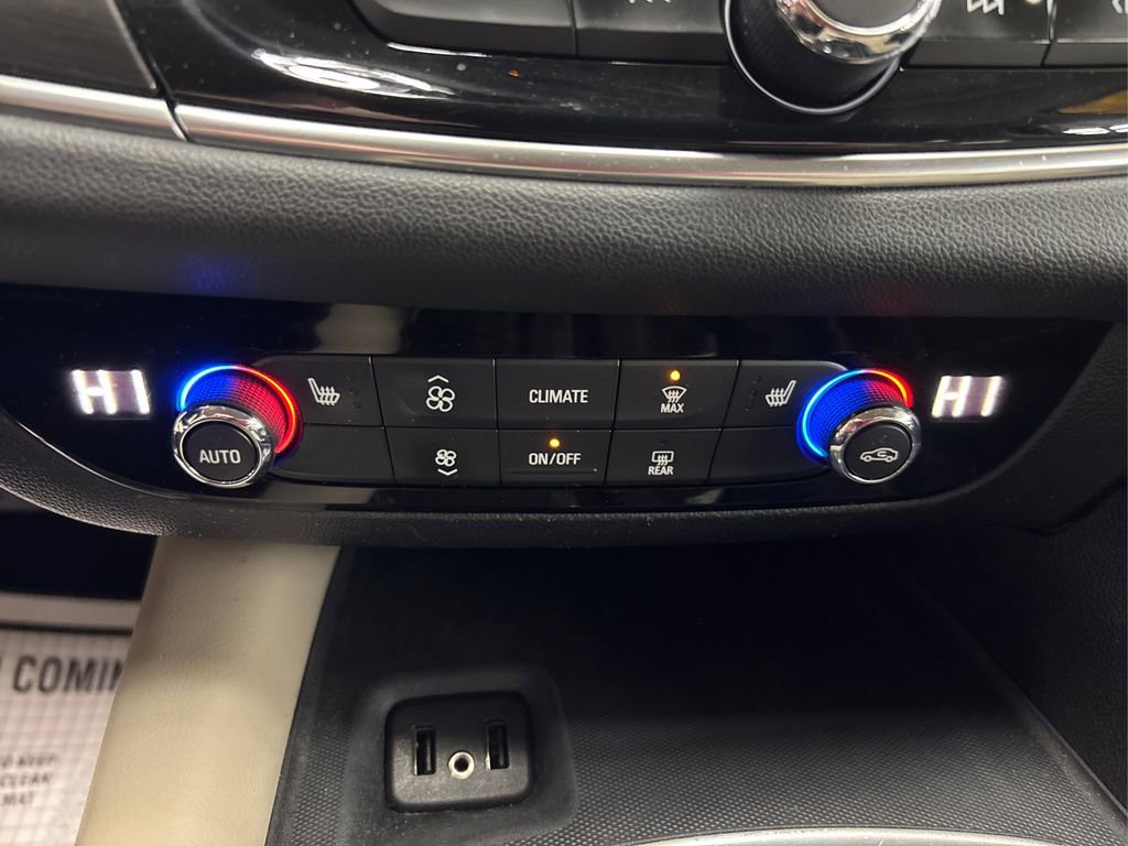 Used 2019 Buick Enclave Essence image 31