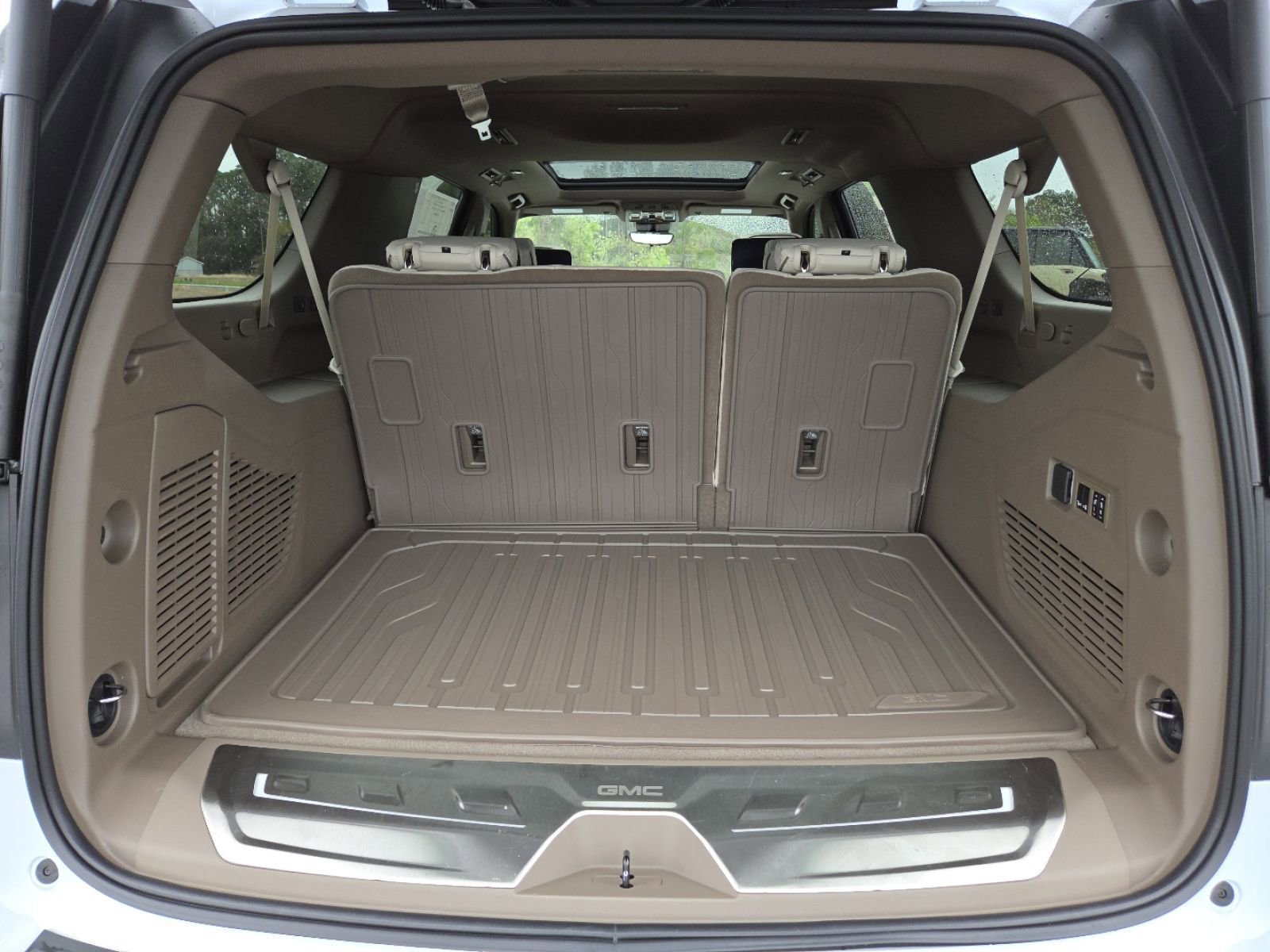 New 2026 GMC Yukon XL Denali w/ Denali Reserve Package image 28