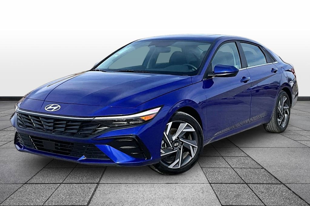 Used 2025 Hyundai Elantra SEL image 1