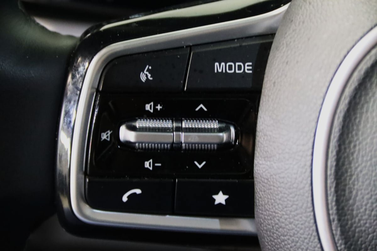 Used 2025 Kia Sorento SX AWD/4WD image 15
