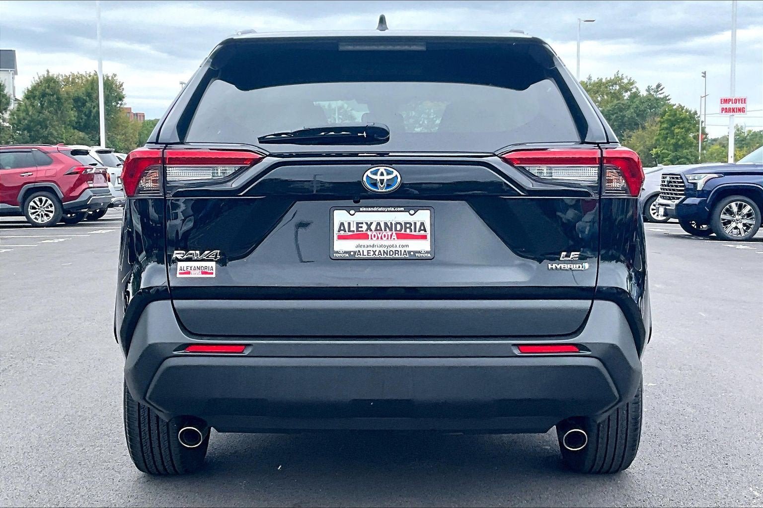 Used 2022 Toyota RAV4 LE AWD/4WD image 4