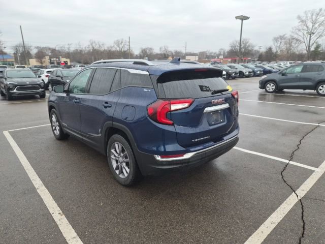 Used 2023 GMC Terrain SLT image 9