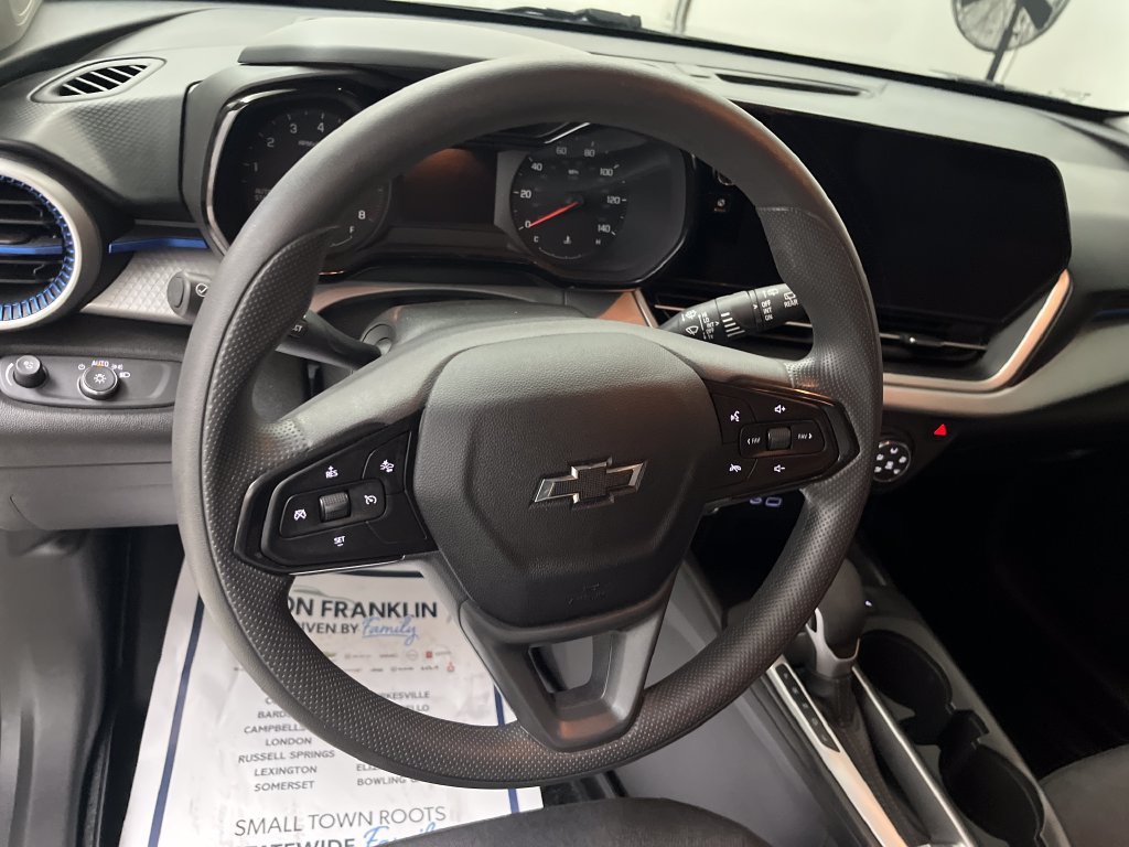 Used 2024 Chevrolet Trax LS w/ LS Convenience Package FWD image 16