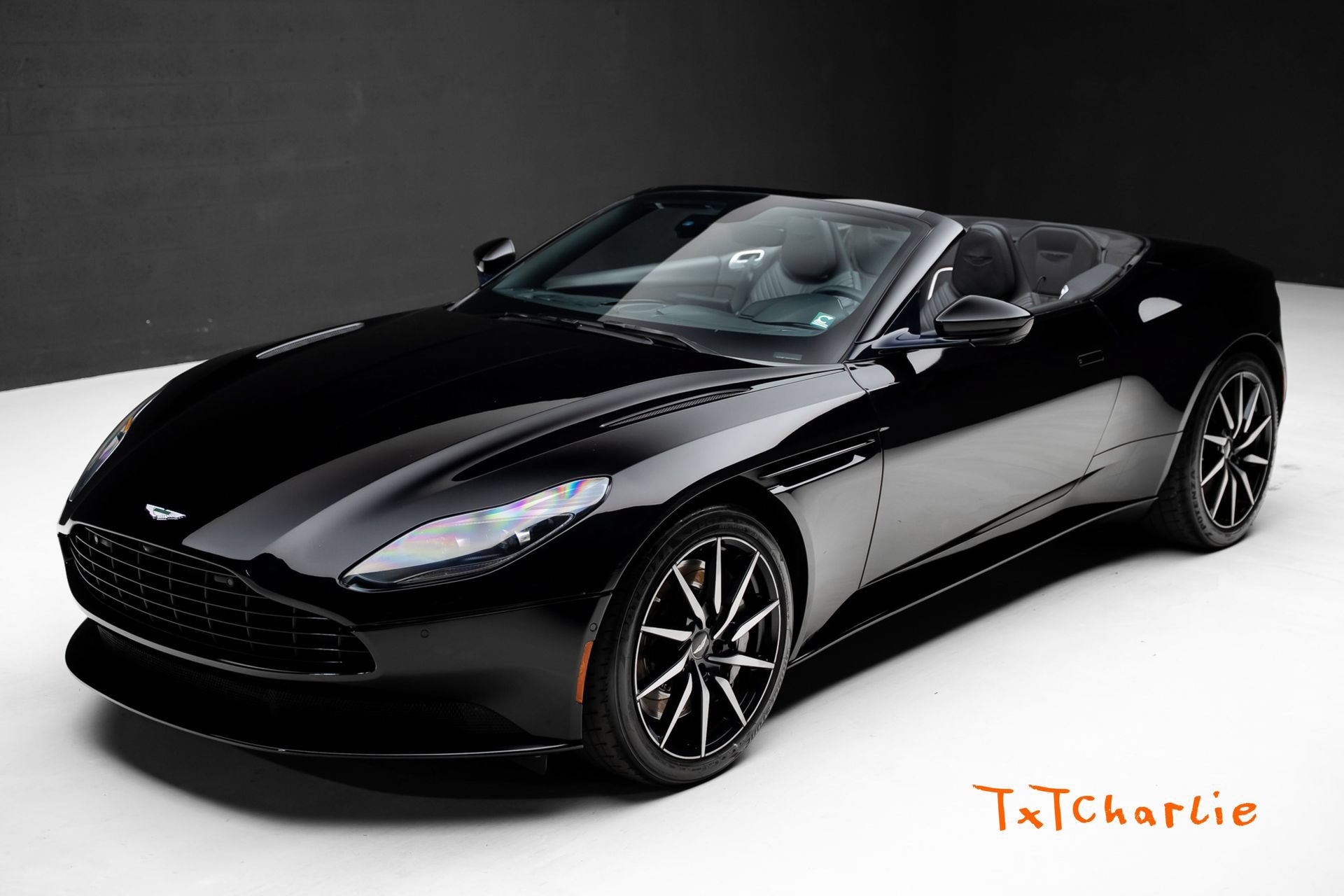 Used 2019 Aston Martin DB11 Volante RWD image 1