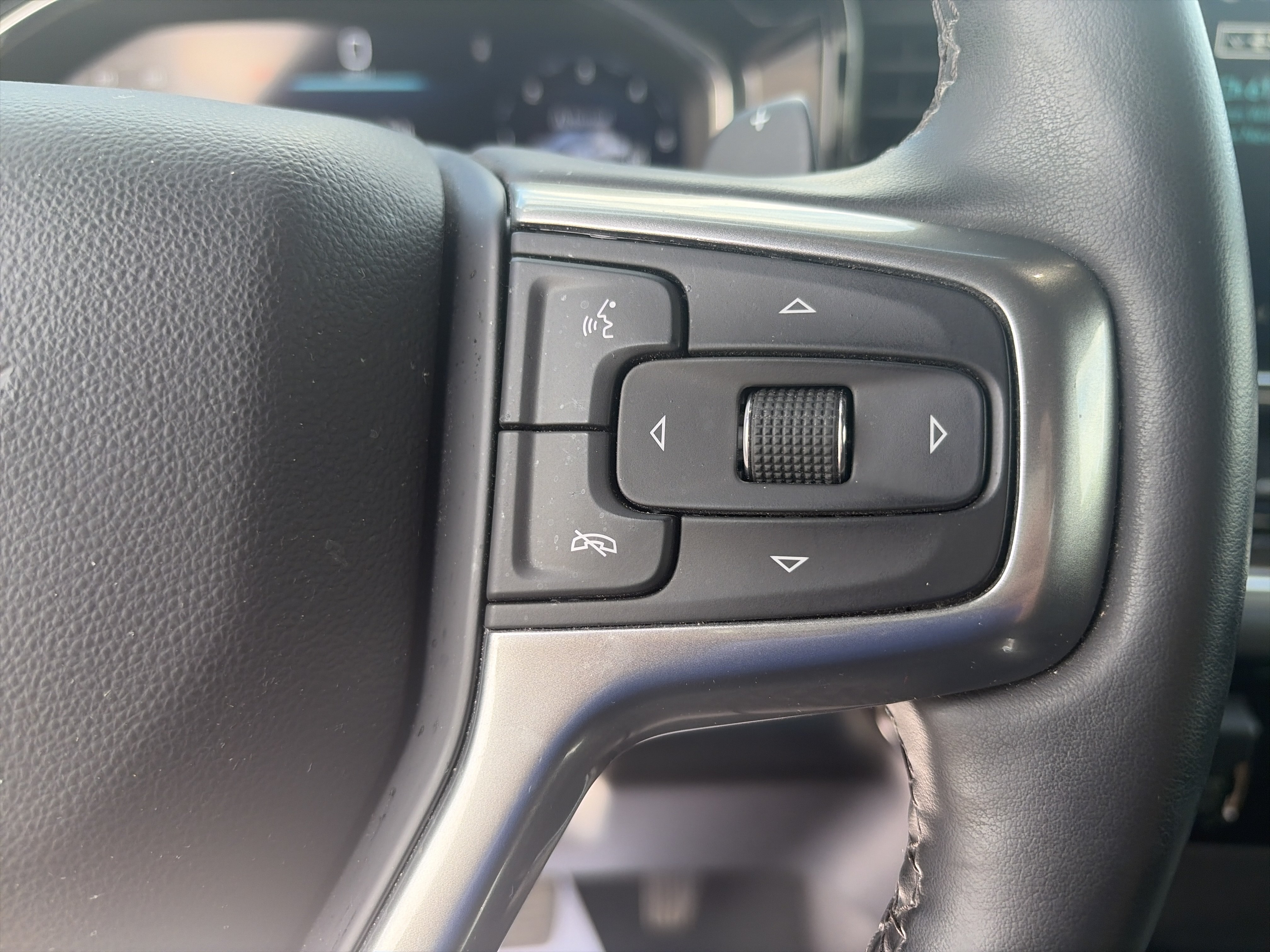 Used 2025 Chevrolet Silverado 1500 LT Trail Boss w/ Convenience Package II AWD/4WD image 22