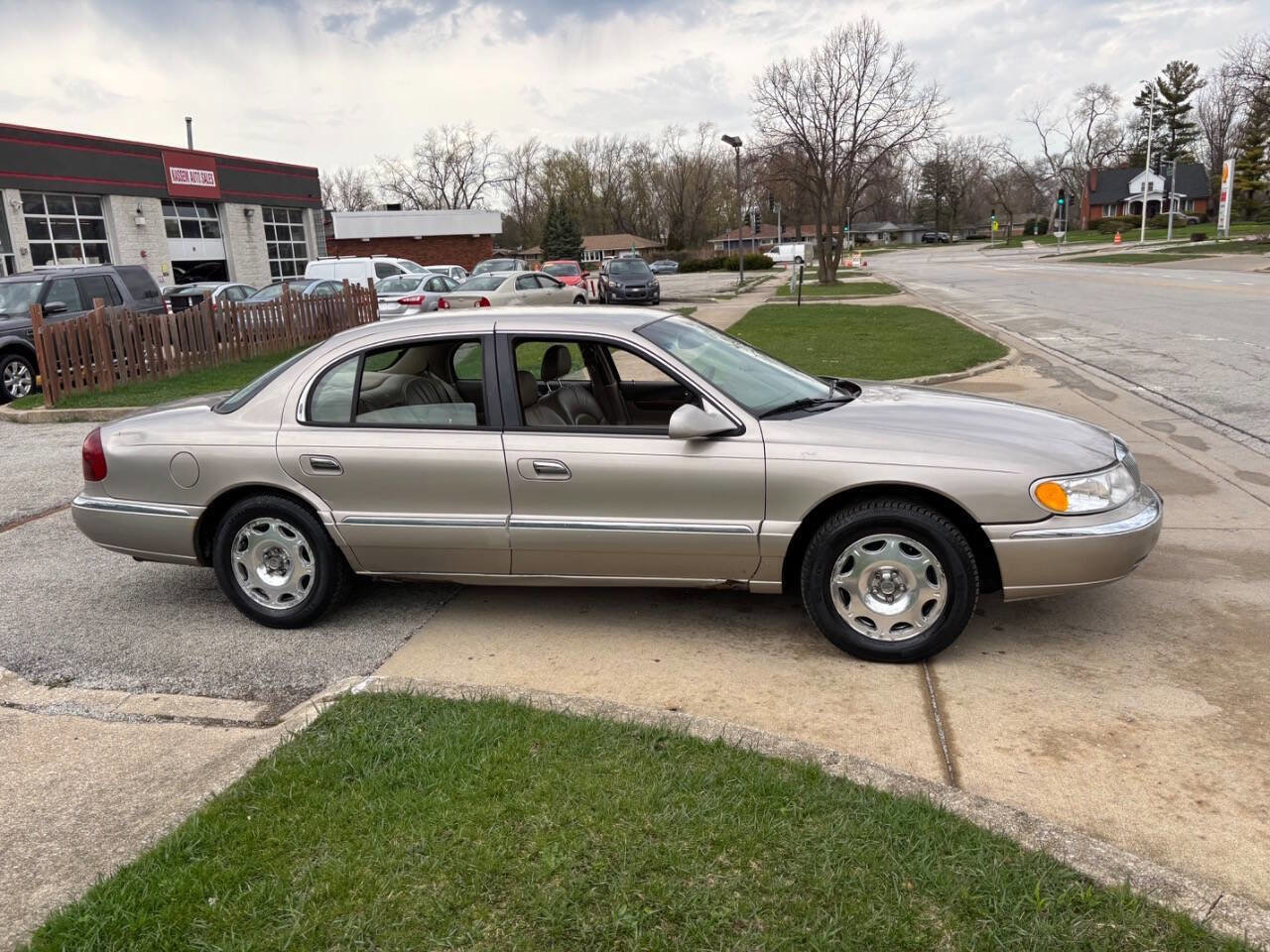 Used 1999 Lincoln Continental image 8