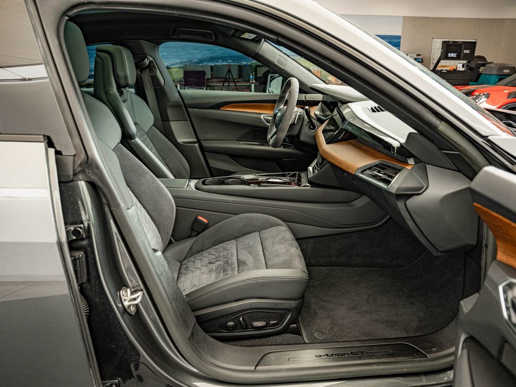 Used 2023 Audi e-tron GT Premium Plus AWD/4WD image 32