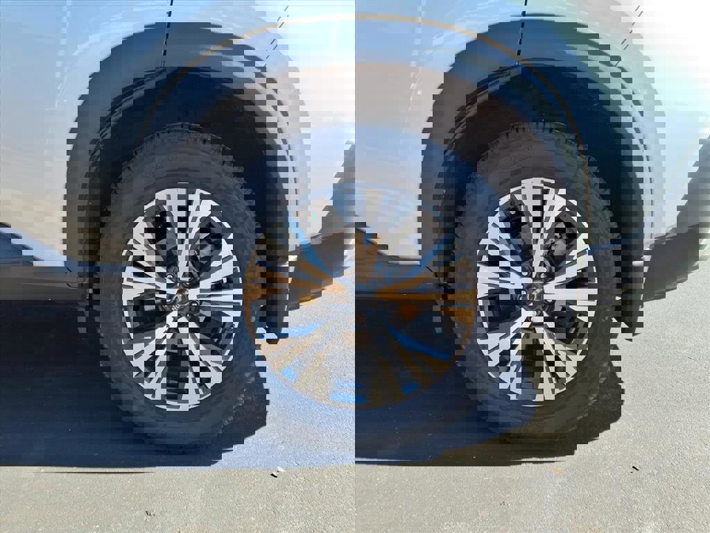 Used 2023 Nissan Rogue SV w/ SV Premium Package image 22