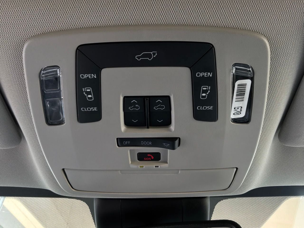 Used 2025 Toyota Sienna XLE FWD image 19