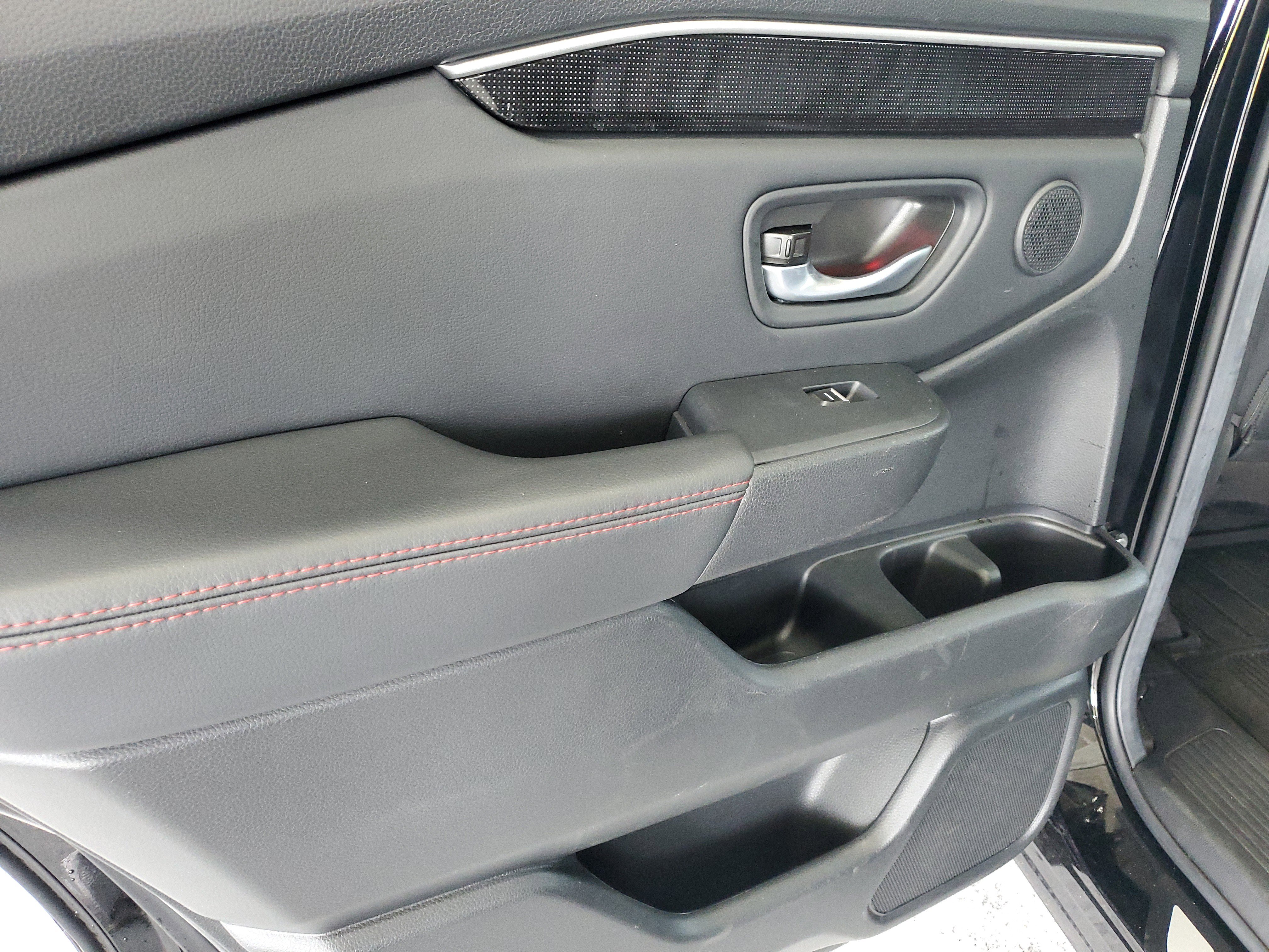 Used 2025 Honda Pilot Black Edition image 14