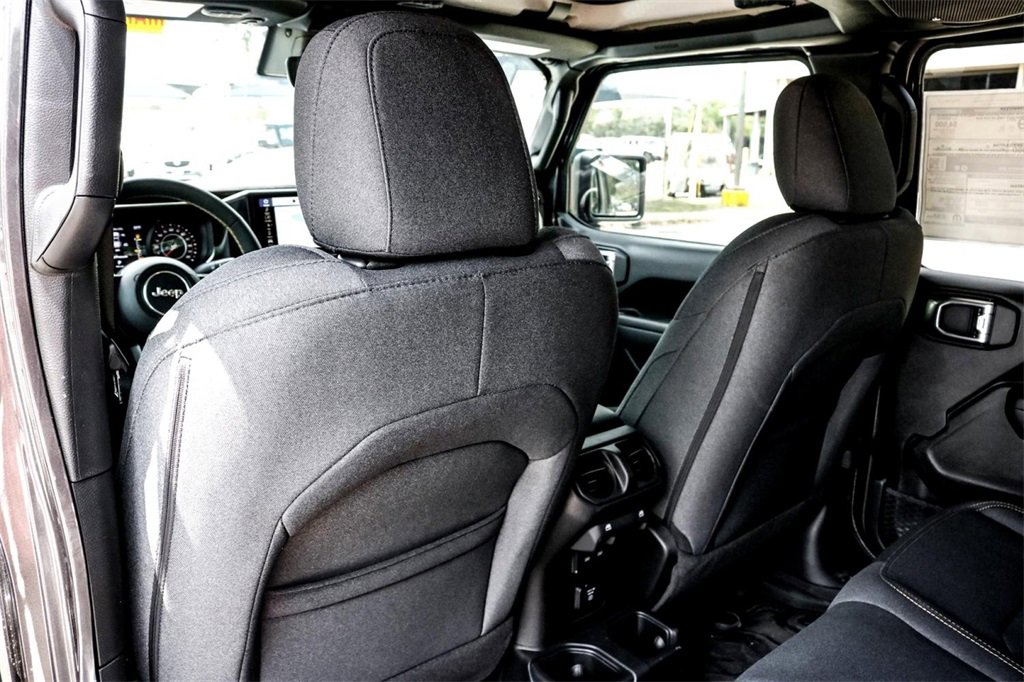 New 2024 Jeep Gladiator Sport image 21