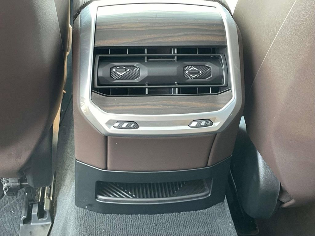 Used 2024 BMW i7 eDrive50 w/ M Sport Package image 13