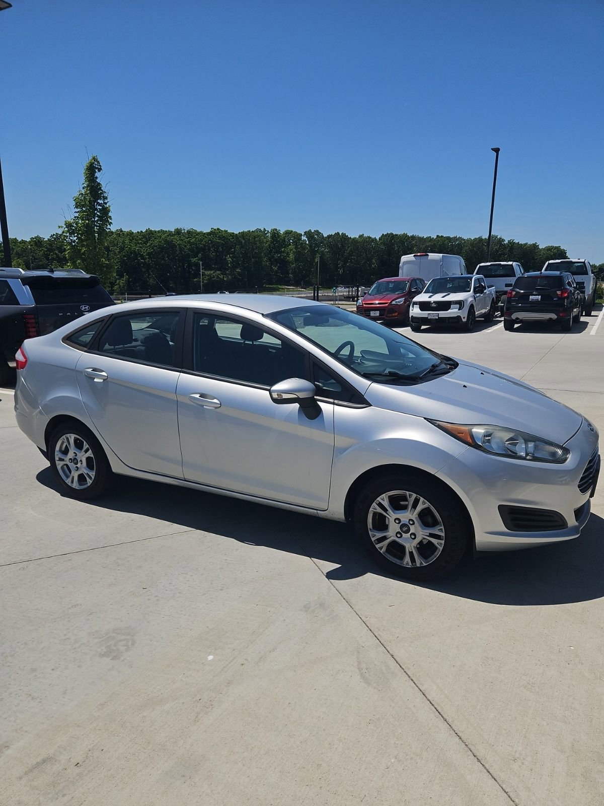 Used 2016 Ford Fiesta SE FWD image 3