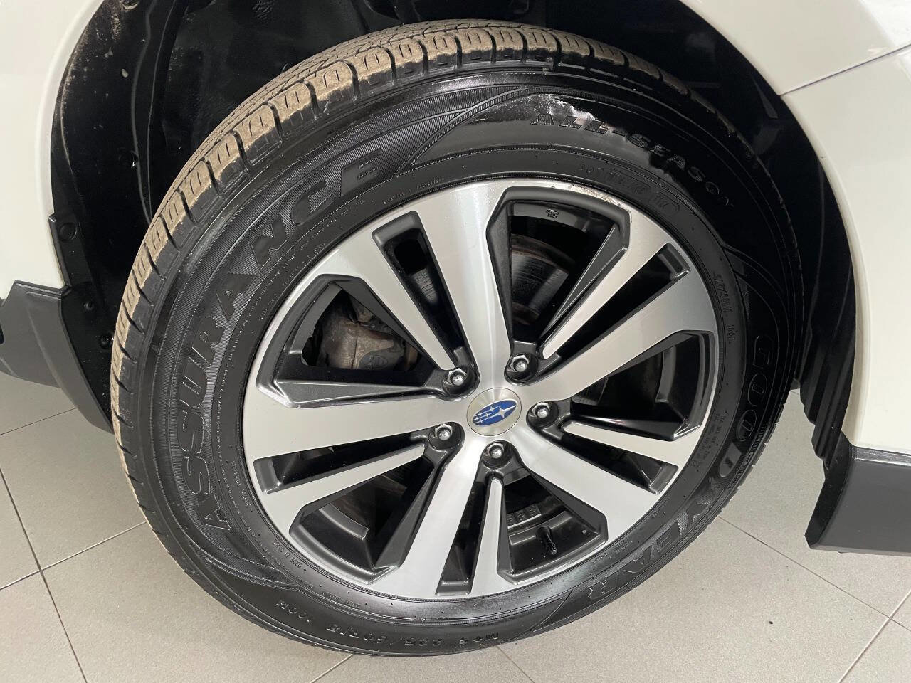 Used 2018 Subaru Outback 3.6R Limited image 11