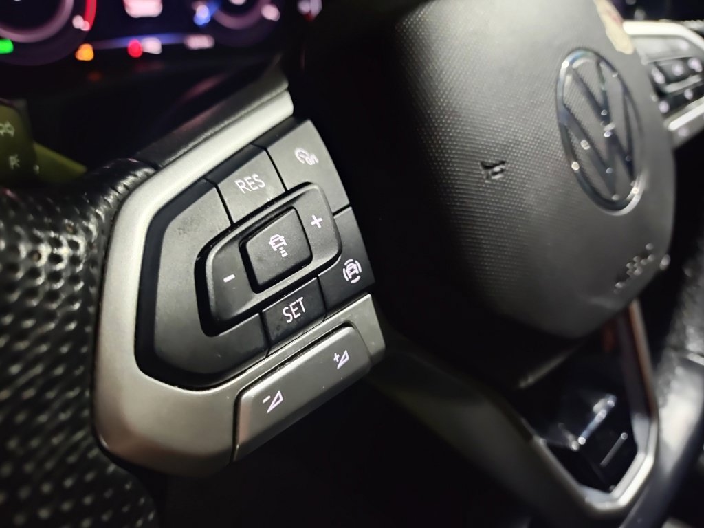 Used 2020 Volkswagen Atlas Cross Sport SEL R-Line AWD/4WD image 9