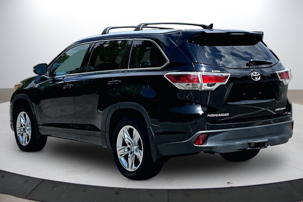 Used 2015 Toyota Highlander Limited w/ Driver Technology Package AWD/4WD image 7