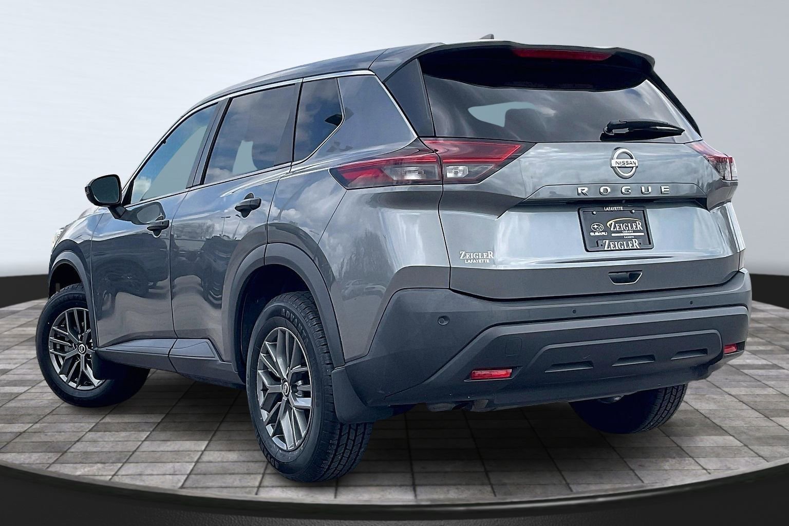 Used 2021 Nissan Rogue S image 11