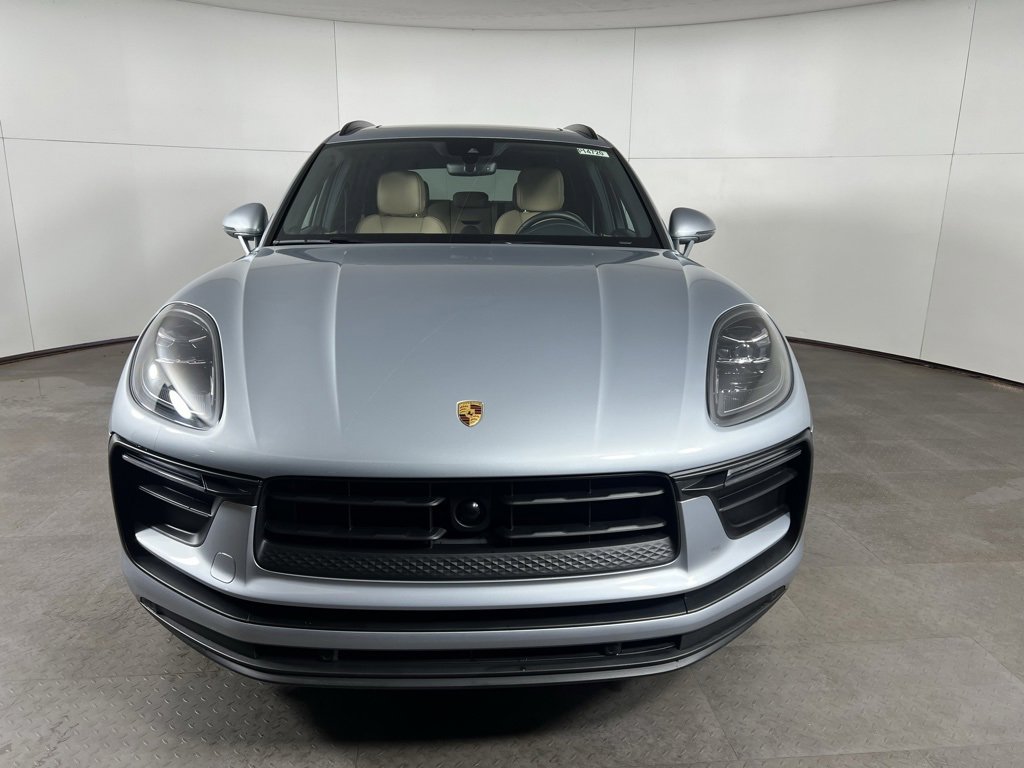 Certified 2025 Porsche Macan image 9