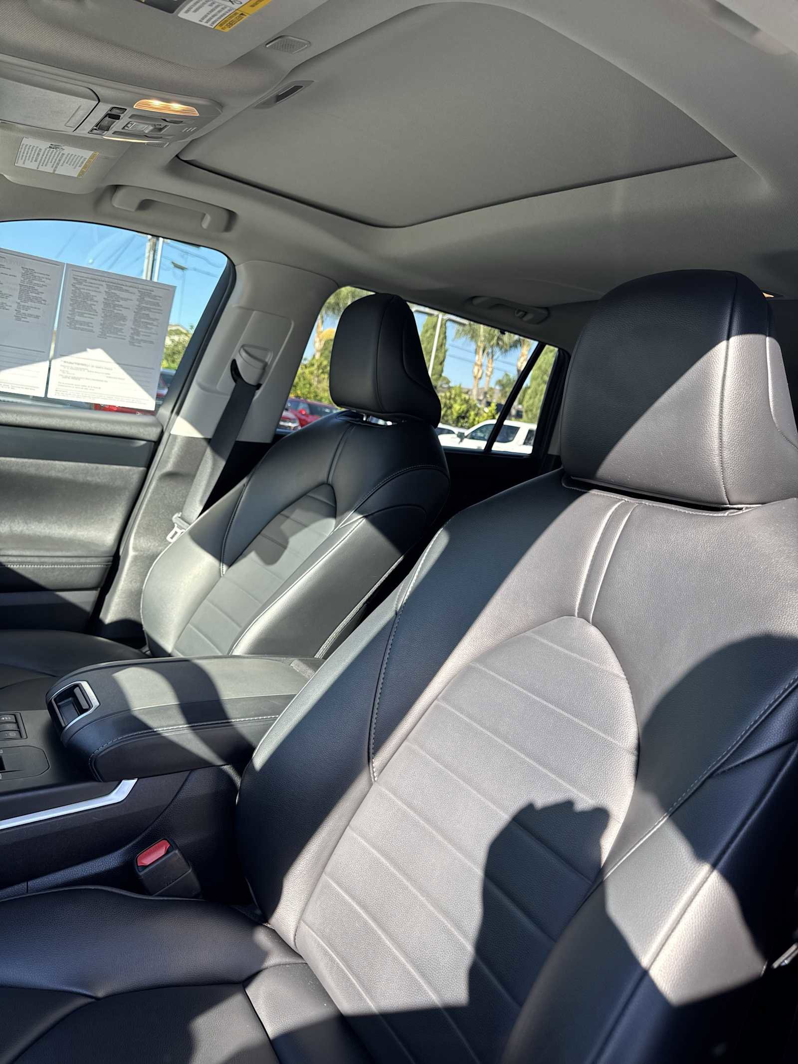 Used 2023 Toyota Highlander XLE image 19