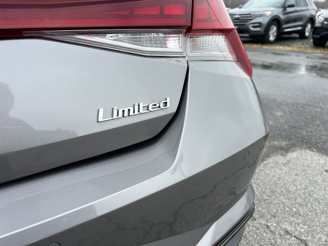 Used 2021 Hyundai Elantra Limited image 5