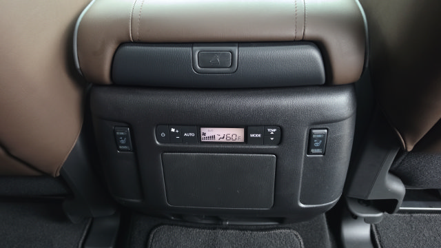 Used 2023 Nissan Armada Platinum w/ Captain's Chairs Package AWD/4WD image 31