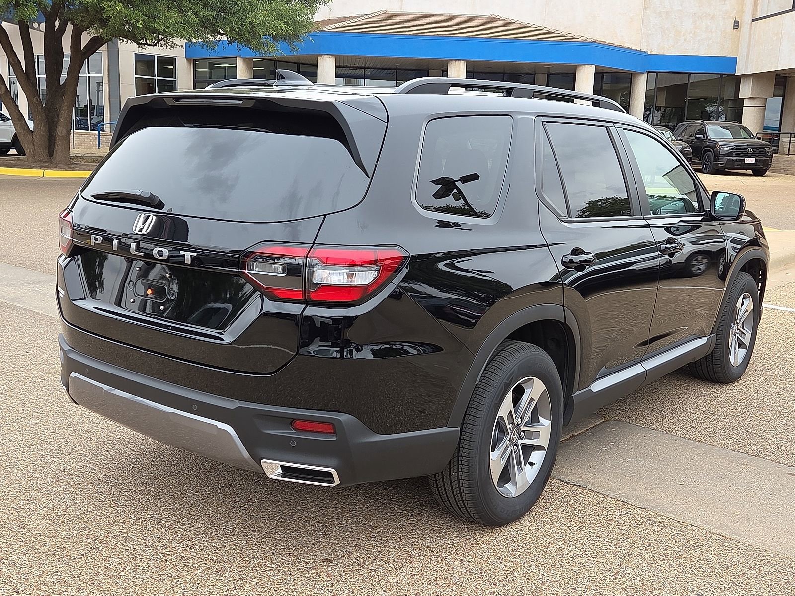 New 2026 Honda Pilot EX-L image 4